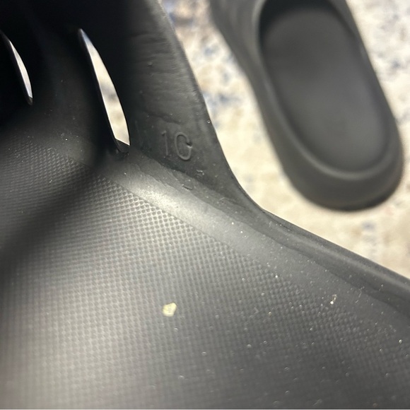 Ugg Sport Yeah Black Rubber Slip-On Sandals Size 10 - Picture 10 of 10